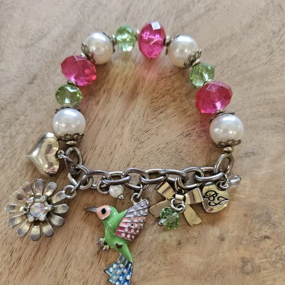 Betsey Johnson Green Pink Beaded Hummingbird Charm Bracelet - Picture 6 of 6
